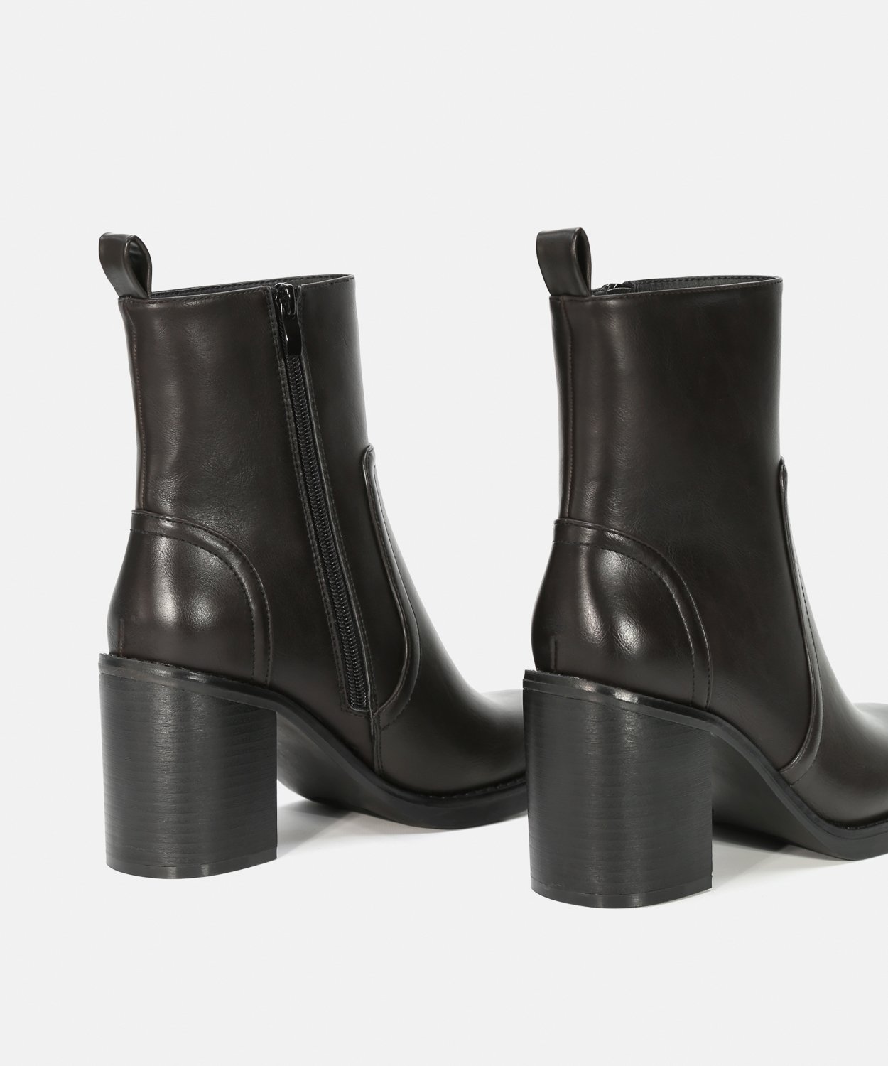 Botines negros tac&oacute;n liso image number null